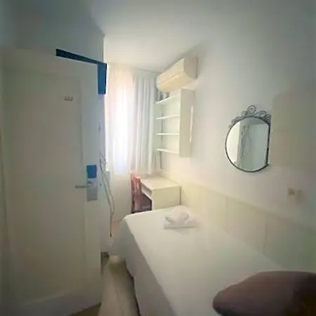 Hermes Hotel *